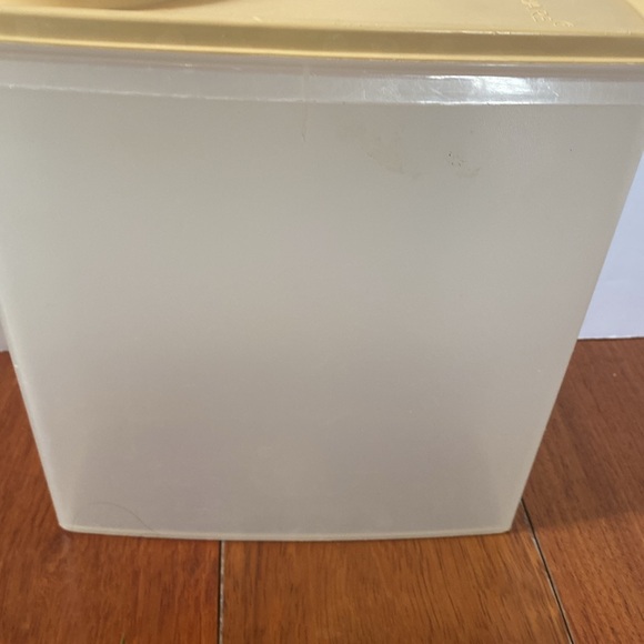 VTG 13 cup 469-6 Tupperware cereal keeper storage container pour gold lid - Picture 4 of 8